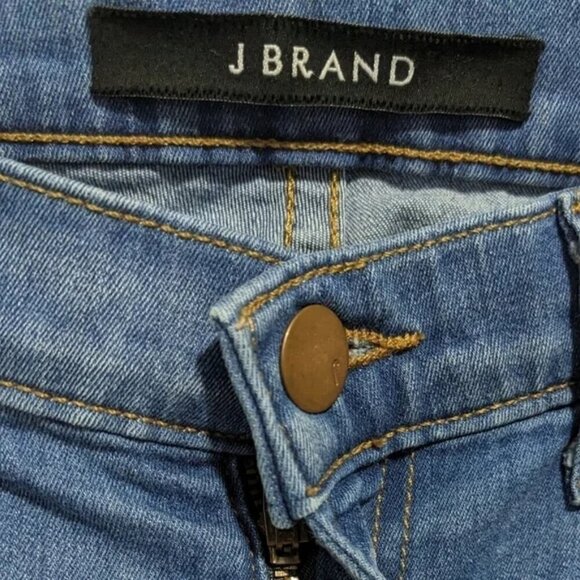 J Brand | Slim Bootcut Jeans in Lucas light blue wash - Picture 5 of 9
